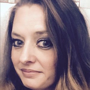 Meet your Posher, Lorie